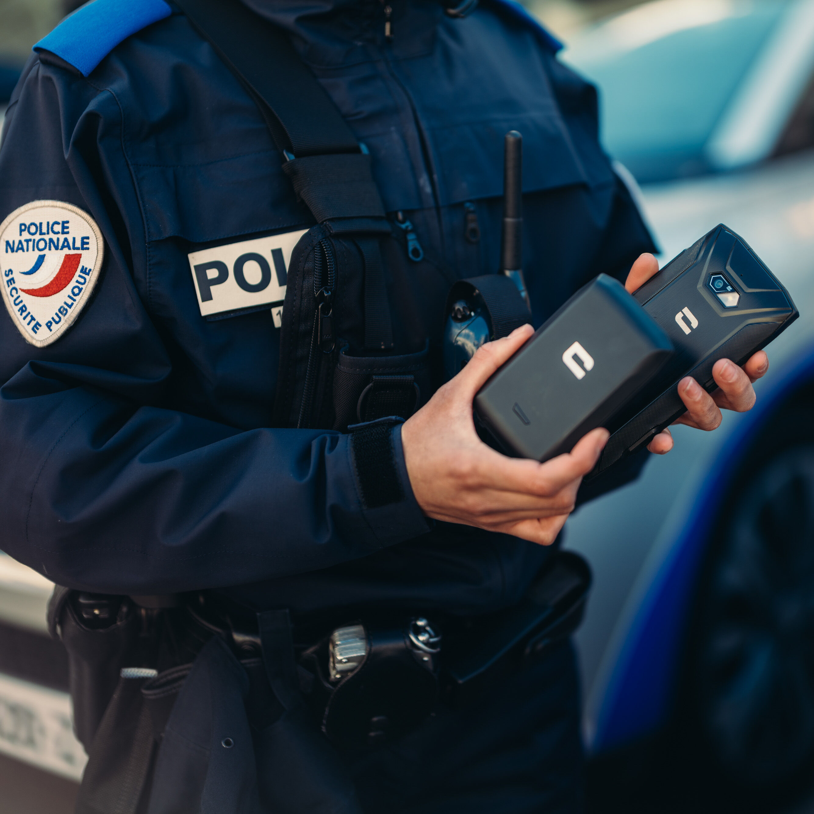 Police officer with Crosscall smartphone and X-POWER external battery
